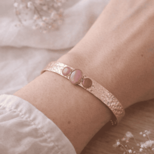 Bracelet jonc effet martelé